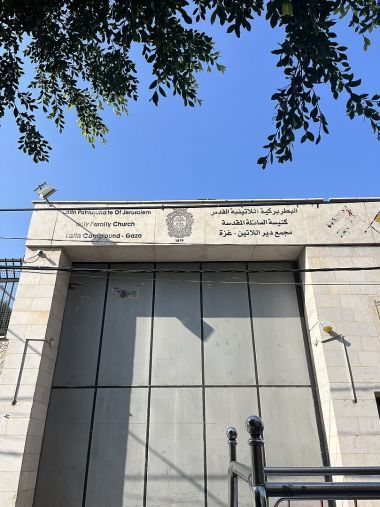 गाजा चर्च में शरण लिए हुए लोग वहां से हटने से बहुत डर रहे हैं