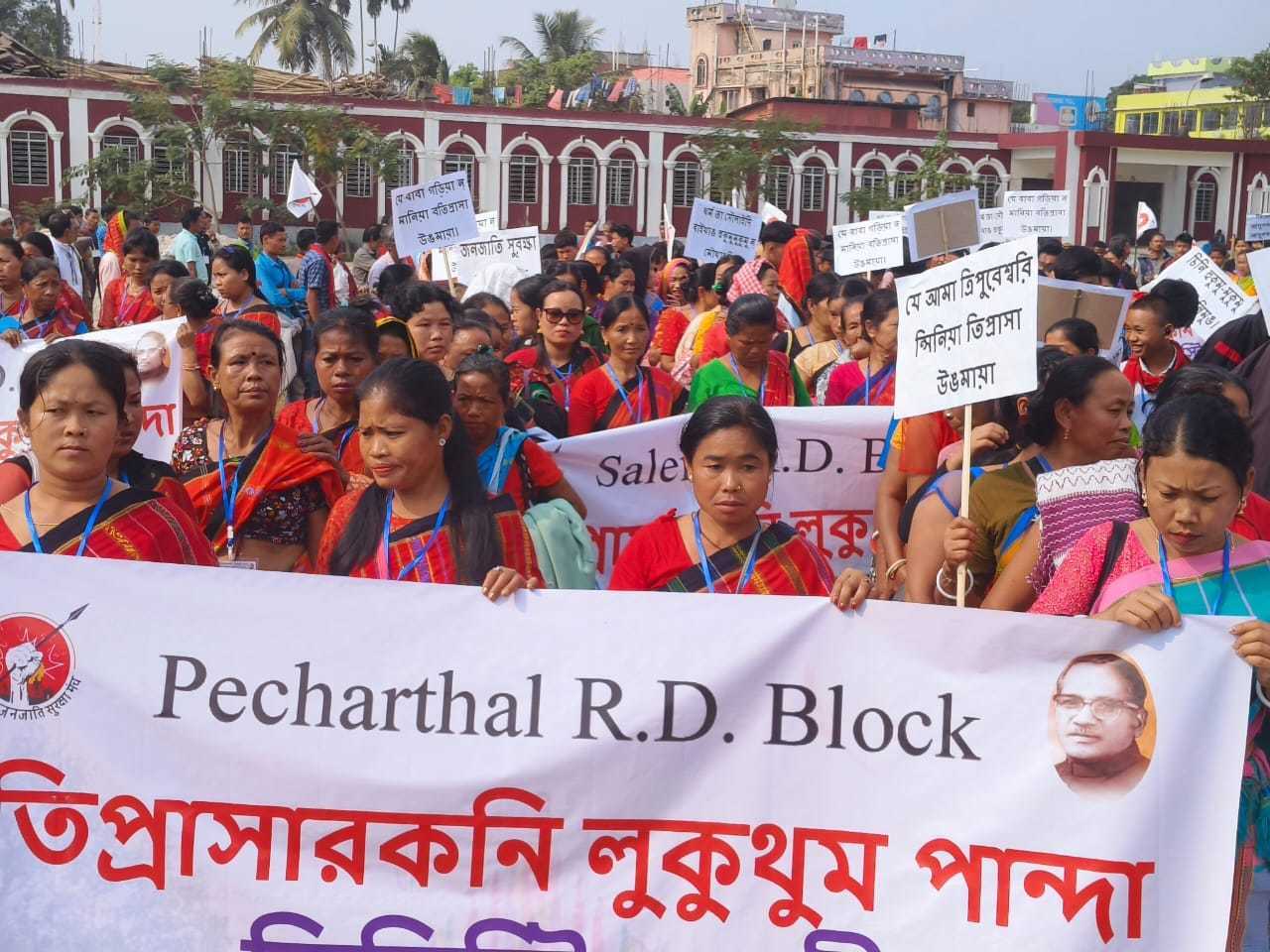 आरएसएस समर्थित समूहों ने झारखंड और त्रिपुरा में ईसाई आदिवासियों को सूची से बाहर करने की मांग उठाई है