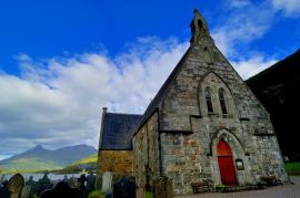 Church of Scotland loses over half its membership since 2000; age of average worshiper is 62: report