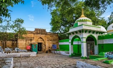 Indian Court Declares Disputed Mosque a Hindu Temple, Muslims to Appeal