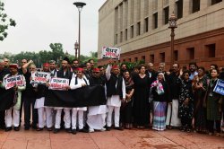 A Day After Detention, Rahul Gandhi And Opposition Turn Up In Parliament Wearing Black